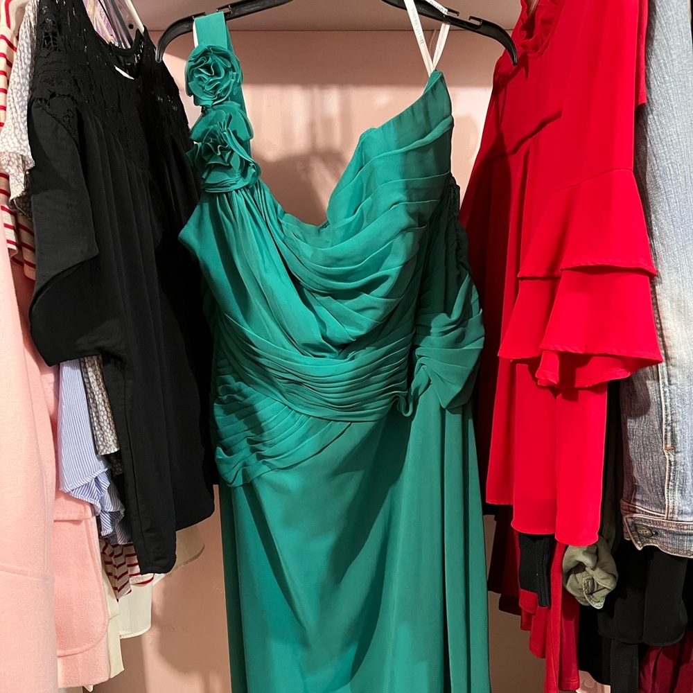 Lovely Green One Shoulder Draped Dress